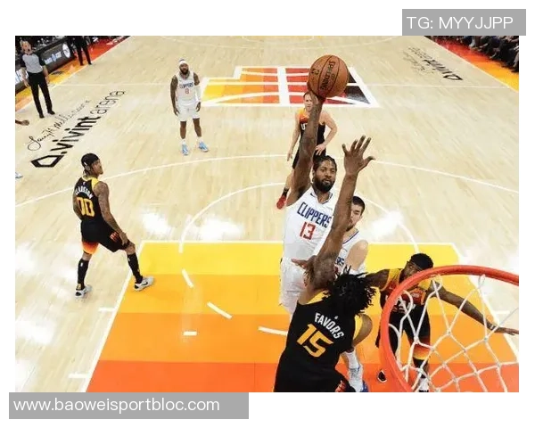 费尔斯表现低迷15投仅5中贡献13分5篮板3助攻全队最低正负值10