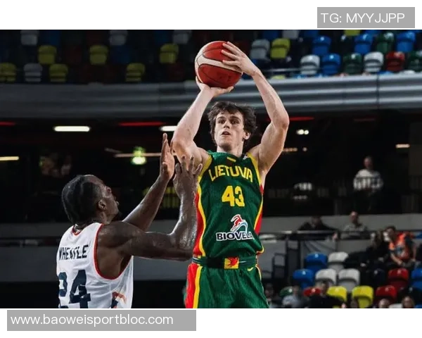 FIBA官推盘点历史经典逆转时刻米勒麦迪与立陶宛后卫的精彩表现