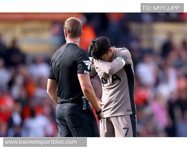 卡拉格怒斥萨拉赫八分钟热刺麦迪逊目瞪口呆现场吃瓜盛况引热议